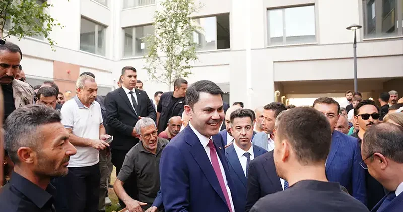 Bakan Kurum Malatya’da Bakırcılar Çarşısı’nı açtı, depremzede aileye misafir oldu