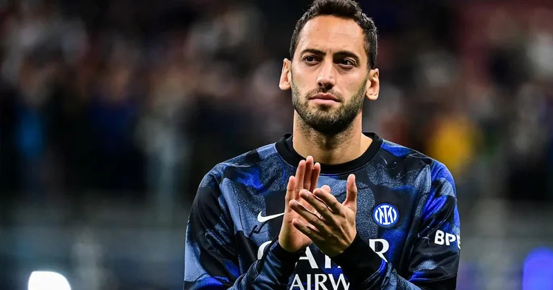 Milli yıldız Hakan Çalhanoğlu saç ektirdi Sözcü Gazetesi