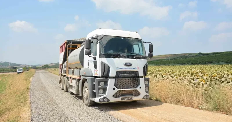 Tarsus’ta kırsal yollar sathi asfaltla yenileniyor