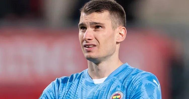 Livakovic gitti gidiyor! Fenerbahçe nin istediği bonservisi ödemeyi kabul ettiler