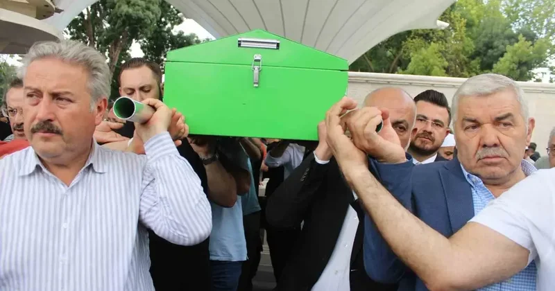 Bisikletten düşerek hayatını kaybeden özel kalem müdürü toprağa verildi