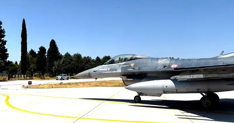 F 16 lardan Karadeniz de eğitim uçuşu