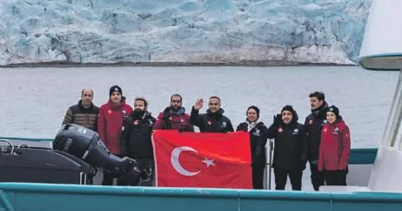 Kutuplarda bayrağımızı gururla dalgalandırıyoruz