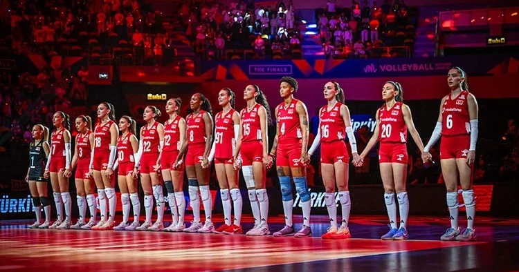 Filenin Sultanları, ev sahibi Çin i set vermeden devirip finale yükseldi! (VNL Milletler Ligi)