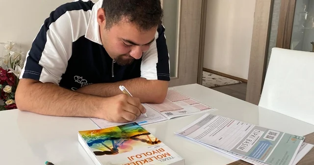 Otizmli Deniz Zekai, evde çalışarak moleküler biyoloji ve genetik bölümünü kazandı Erzurum Haberleri Habertürk Yerel Haberler
