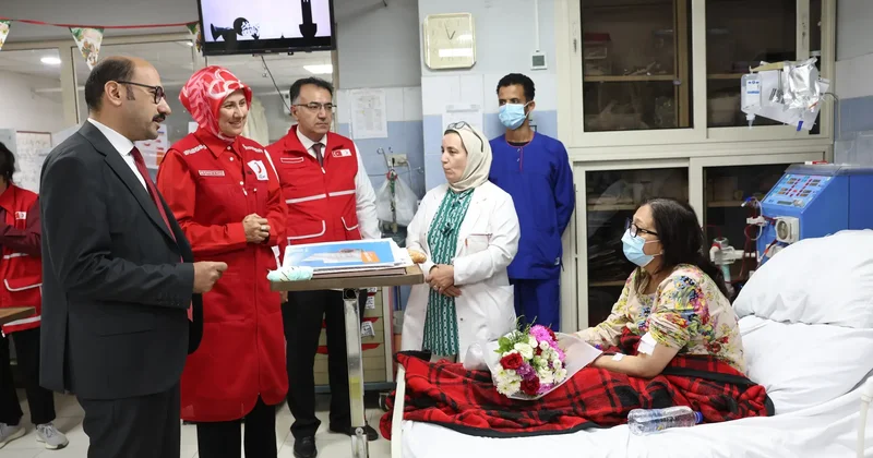 Türk Kızılay Genel Başkanı Yılmaz, Kahire de Gazzeli hastaları ziyaret etti
