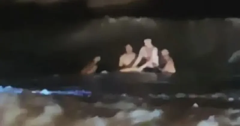 Arnavutköy de yasağa rağmen denize giren kişi boğulma tehlikesi geçirdi