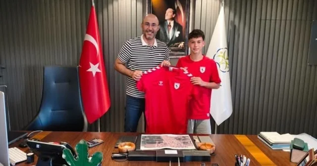 Samsunspor un genç oyuncusu Kuzey den Başkan Zencirci ye forma jesti Aydın Haberleri Habertürk Yerel Haberler