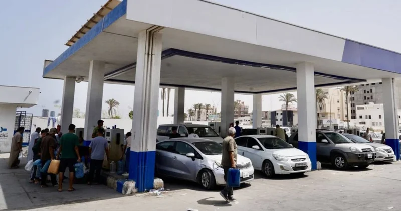 Topraklarından petrol fışkıran ülkede benzin bitti: Araç kuyrukları her dakika uzuyor Sözcü Gazetesi
