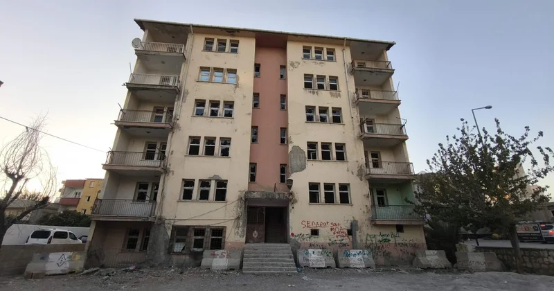 Silopi’nin göbeğinde yıllardır terk edilmiş tehlike