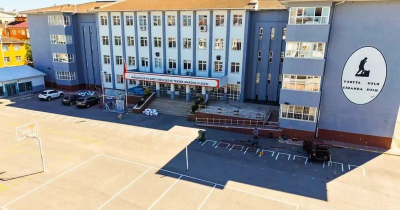 Eğitime belediye eli: Ümraniye’de okullar yeni eğitim öğretim yılına pırıl pırıl hazırlanıyor