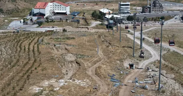 Kayseri haberleri Erciyes te dikkat çeken proje! Dağ kızağı rayları yerine oturuyor 25 Ağustos 2026