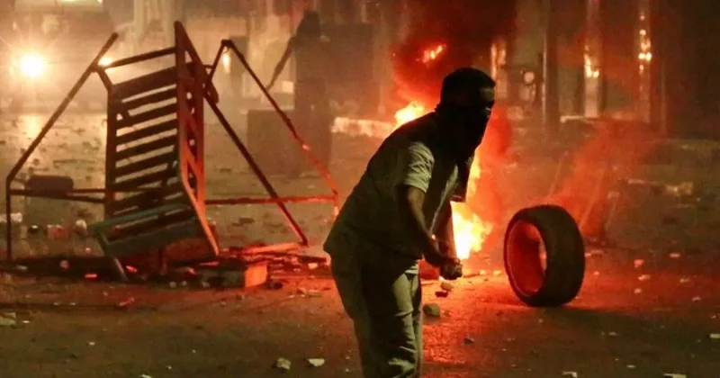 Mülteci botu battı, Tunus sokakları karıştı