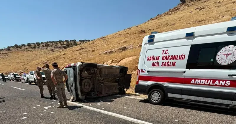 Hafif ticari araç takla attı; 2 çocuktan biri öldü diğeri yaralandı