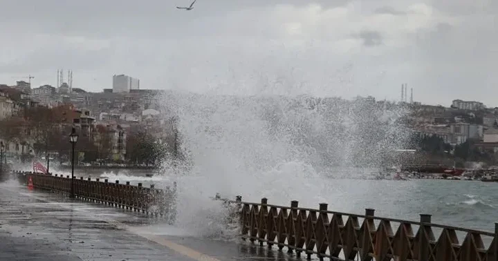 Meteoroloji saat vererek uyardı: Kuvvetli rüzgara dikkat!