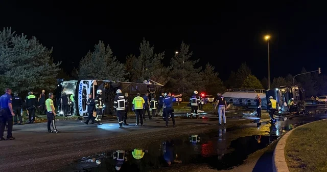 Kayseri de feci kaza: Yolcu otobüsü ile yakıt tankeri taşıyan tır çarpıştı: Yaklaşık 30 yaralı Kayseri Haberleri Habertürk Yerel Haberler