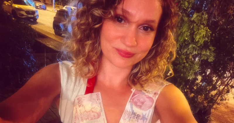 Farah Zeynep Abdullah a doğum gününde para ve altın takıldı