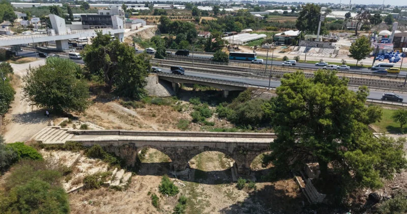 İki medeniyetin izini taşıyan 800 yıllık köprü