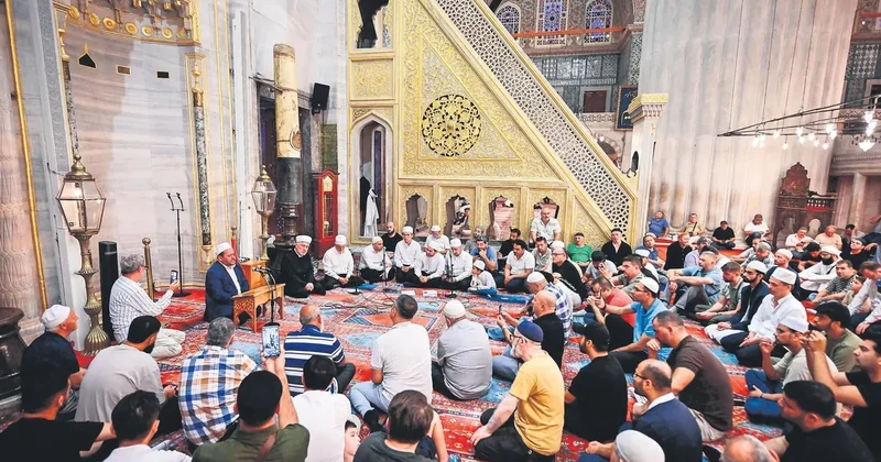 Mevlit Kandili nde eller semaya açıldı