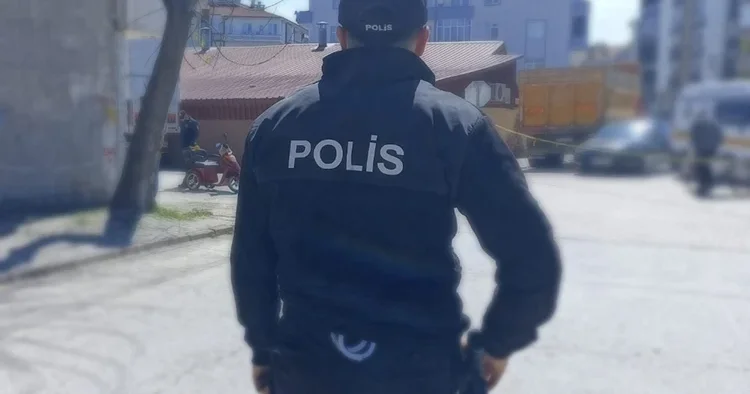 Gaziosmanpaşa da sıcak saatler! Eski eşini vurdu, iş yerine girip başına silah dayadı