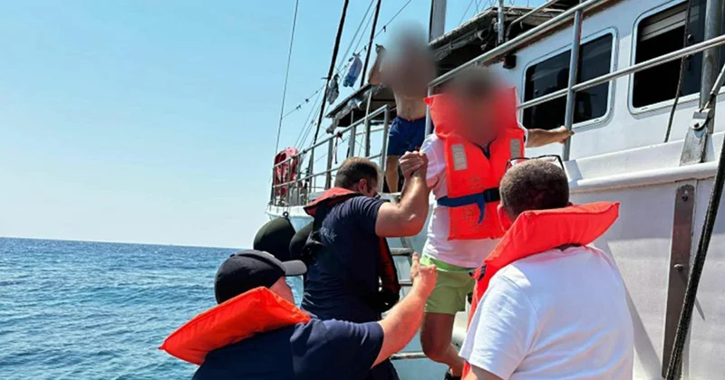 Marmaris’te tekne karaya oturdu: 11 kişi kurtarıldı