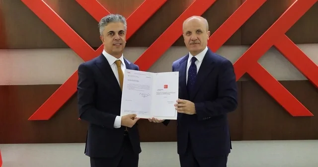 Rektör Kuyrukluyıldız mazbatasını YÖK Başkanı Özvar dan aldı Erzincan Haberleri Habertürk Yerel Haberler