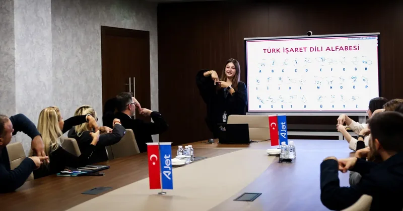 AJet ten kabin çalışanlarına işaret dili eğitimi