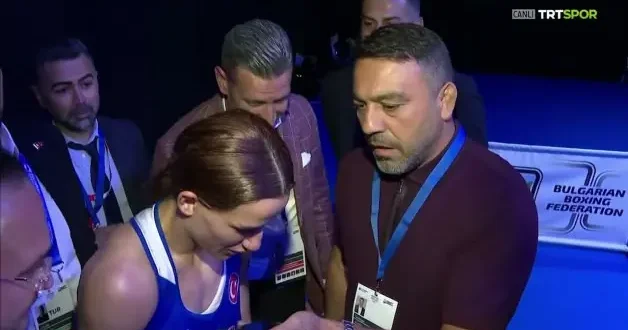 Cumhurbaşkanı Erdoğan dan şampiyon boksör Hatice Akbaş a tebrik telefonu