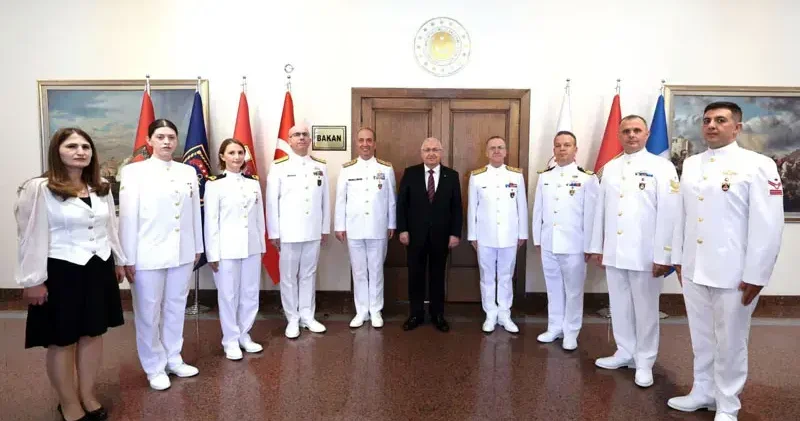 Bakan Güler, Deniz Kuvvetleri Komutanı Tatlıoğlu ile bir araya geldi