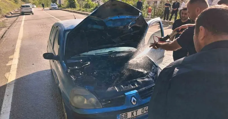 Kastamonu’da seyir halindeki otomobilde çıkan yangını itfaiye söndürdü