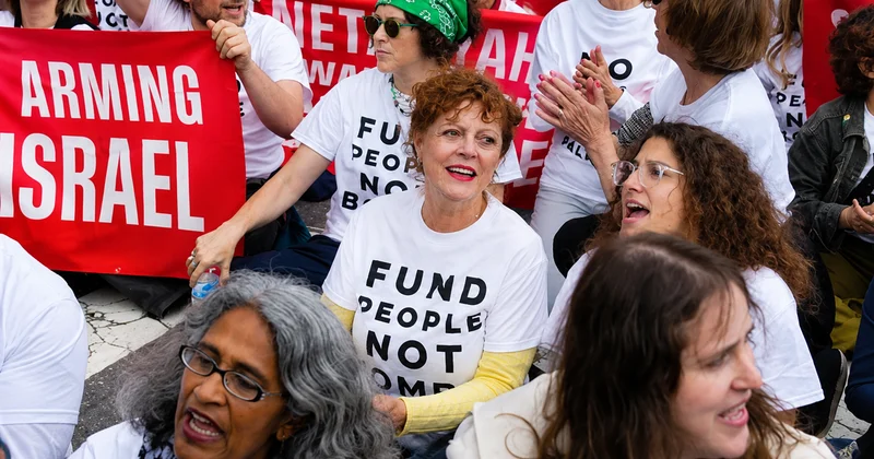 Susan Sarandon dahil 103 kişi New York ta Netanyahu protestosunda gözaltına alındı