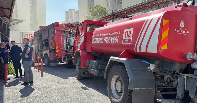 Küçükçekmece’de elektrikli otomobil alev alev yandı! Bina tahliye edildi