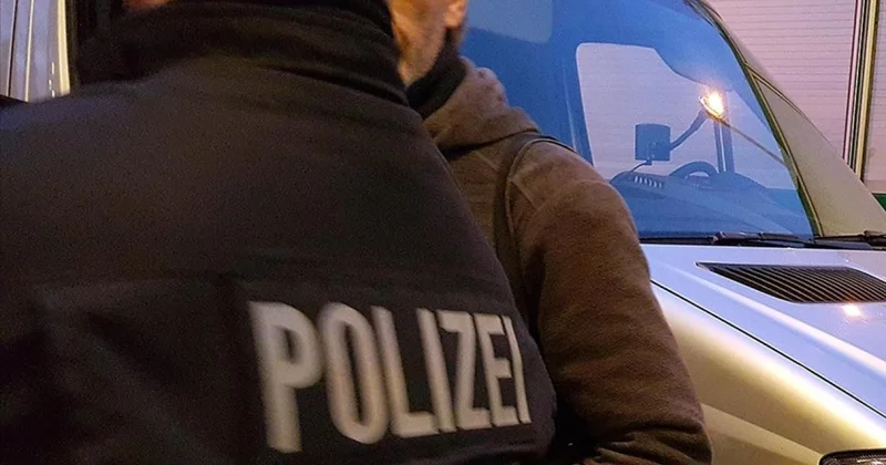 Almanya da çatışma sırasında olay yerinden kaçan 2 kadın polis memuriyetten ihraç edildi