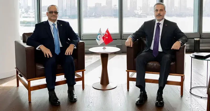Bakan Fidan, İİT Genel Sekreteri Ahmed ile bir araya geldi