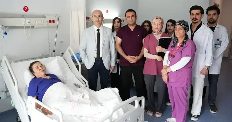 Karnından 15 kilo kitle çıkarıldı
