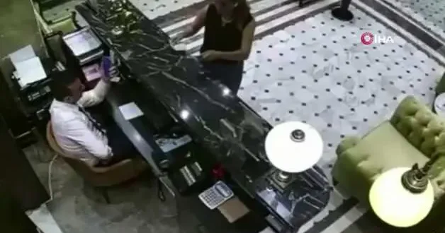 Fatih te otel çalışanlarından 50 milyon liralık vurgun: Paraları çaldıkları anlar kameraya yansıdı
