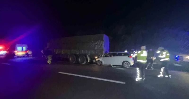 Bilecik Bozüyük te kamyona arkadan çarpan otomobilde 1 kişi öldü, 2 kişi yaralandı