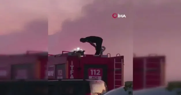 Görevi bitirdi vakti kaçırmadı: Önce ateşi söndürdü sonra namaza durdu