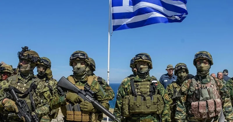 Yunanistan da seferberlik paniği: 100 bin kişiye aynı mesaj gitti, ülke ayağa kalktı