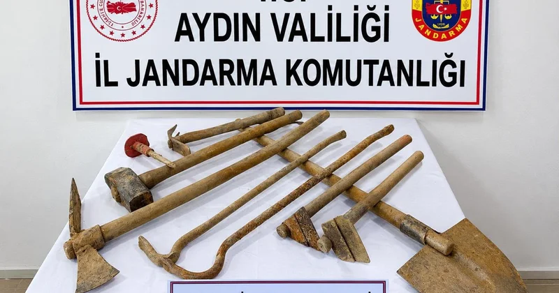 Jandarma, Nazilli de çilek bahçesindeki kaçak kazıda 6 şüpheliyi suçüstü yakaladı