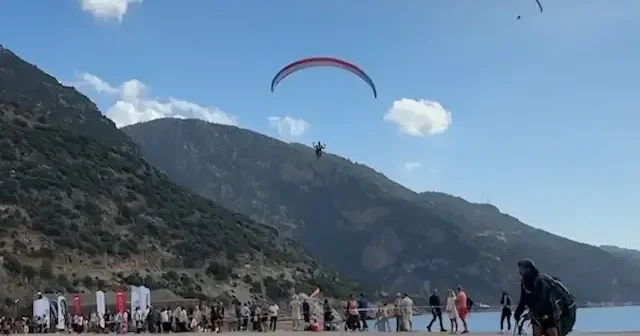 Fethiye’de iki paraşüt çarpıştı: 3 yaralı VİDEO İZLE