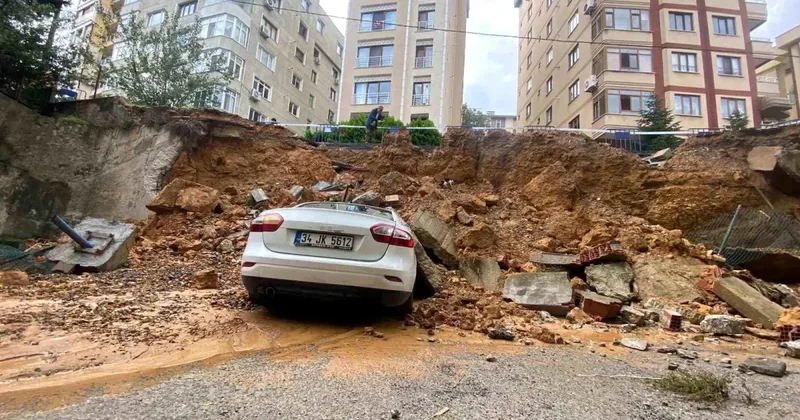 Maltepe de Duvar Çöktü, Araçlar Hasar Gördü