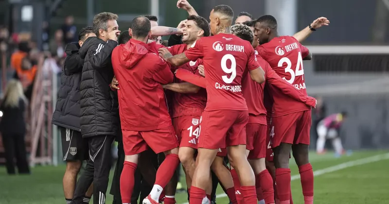 1. Lig ekibi rakibine gol yağdırarak liderliğe yükseldi
