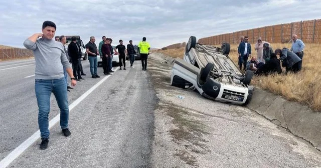 Erzincan da takla atan hafif ticari araçtaki 4 kişi yaralandı Erzincan Haberleri