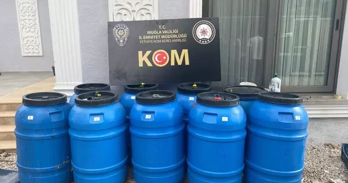 Fethiye de 1 ton 100 litre etil alkol ve 1 ton 980 litre sahte şarap ele geçirildi