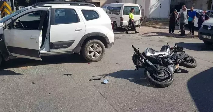 Otomobille motosiklet çarpıştı: 1 yaralı