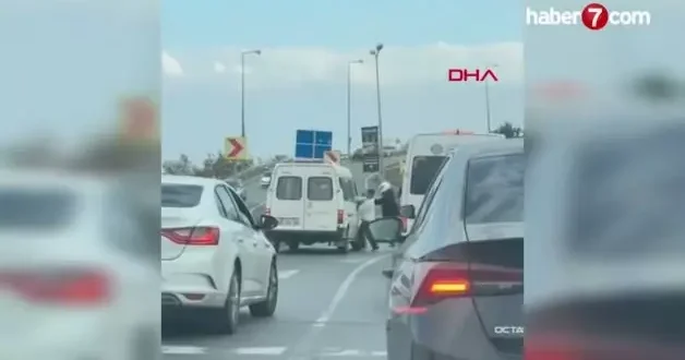 Esenyurt’ta minibüse sopa ve kaskla saldırdılar