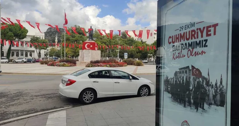 Muğla da skandal afiş! Valilik Cumhuriyet yazamadı!