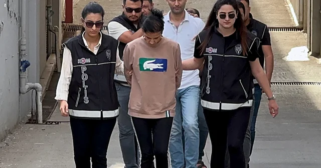 Kadınlar Günü nde çiçek götürüp, 95 bin dolarlık senet imzalatmışlar Adana Haberleri