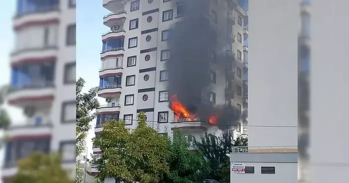 Mersin de korku dolu anlar! Alevler bir anda binayı sardı